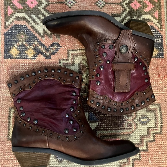 Like New Vince Camuto Madalissa Leather Boots-Sz 6B/36 - Picture 5 of 8